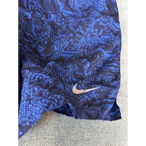 Nike DRI FIT Youth Medium Shorts Black And Blue street wear shops in 24 hours. - Picture 2 of 5
